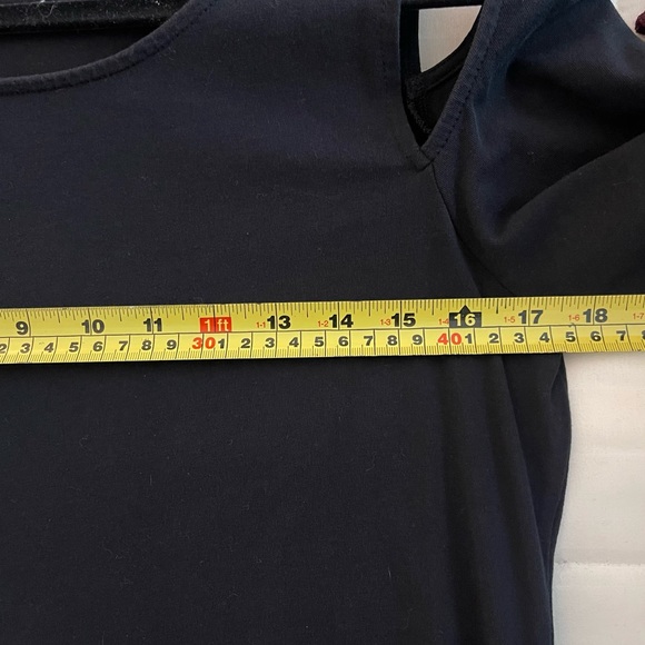 Black stretch cutout top - Picture 7 of 9